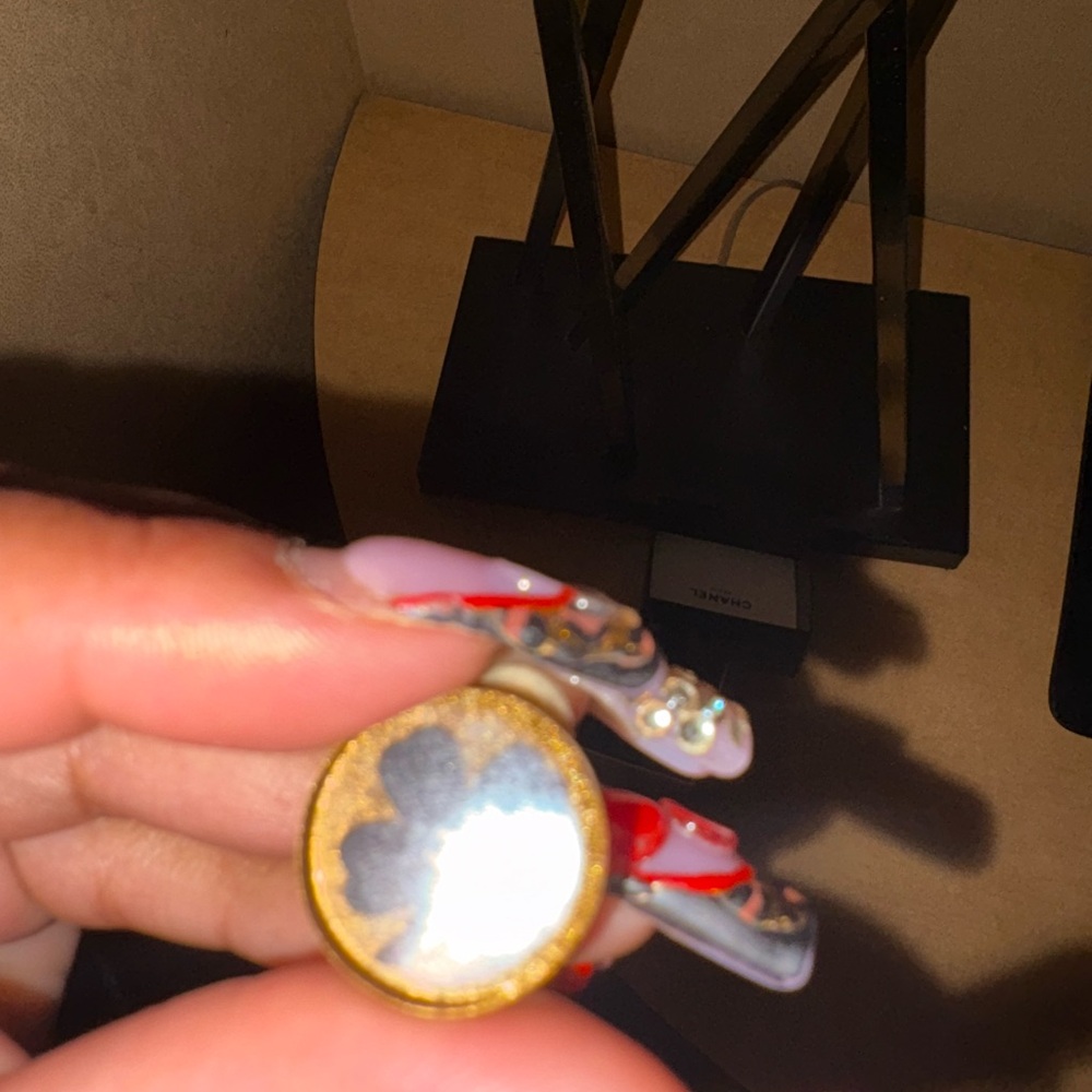 🤩SOLD🤩CHANEL resin CC  Clover Clip-on Earrings - Picture 3 of 9